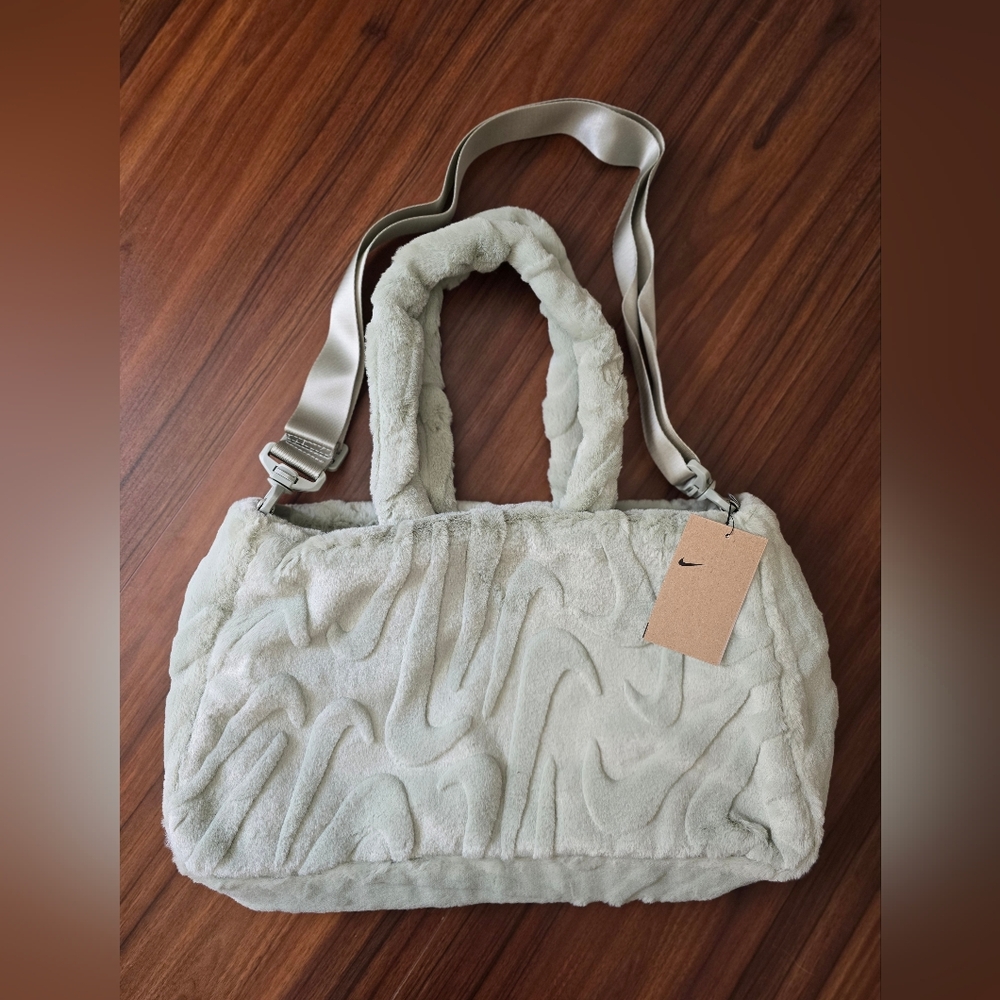 *NWT* NIKE Sportswear Plush Tote Bag - Picture 3 of 13